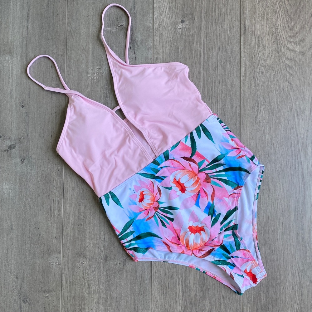 NWT Floral Print One Piece Swimsuit - Picture 4 of 6